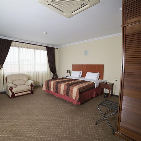 Hotel Elegance Nv ปารามารีโบ ภายนอก รูปภาพ