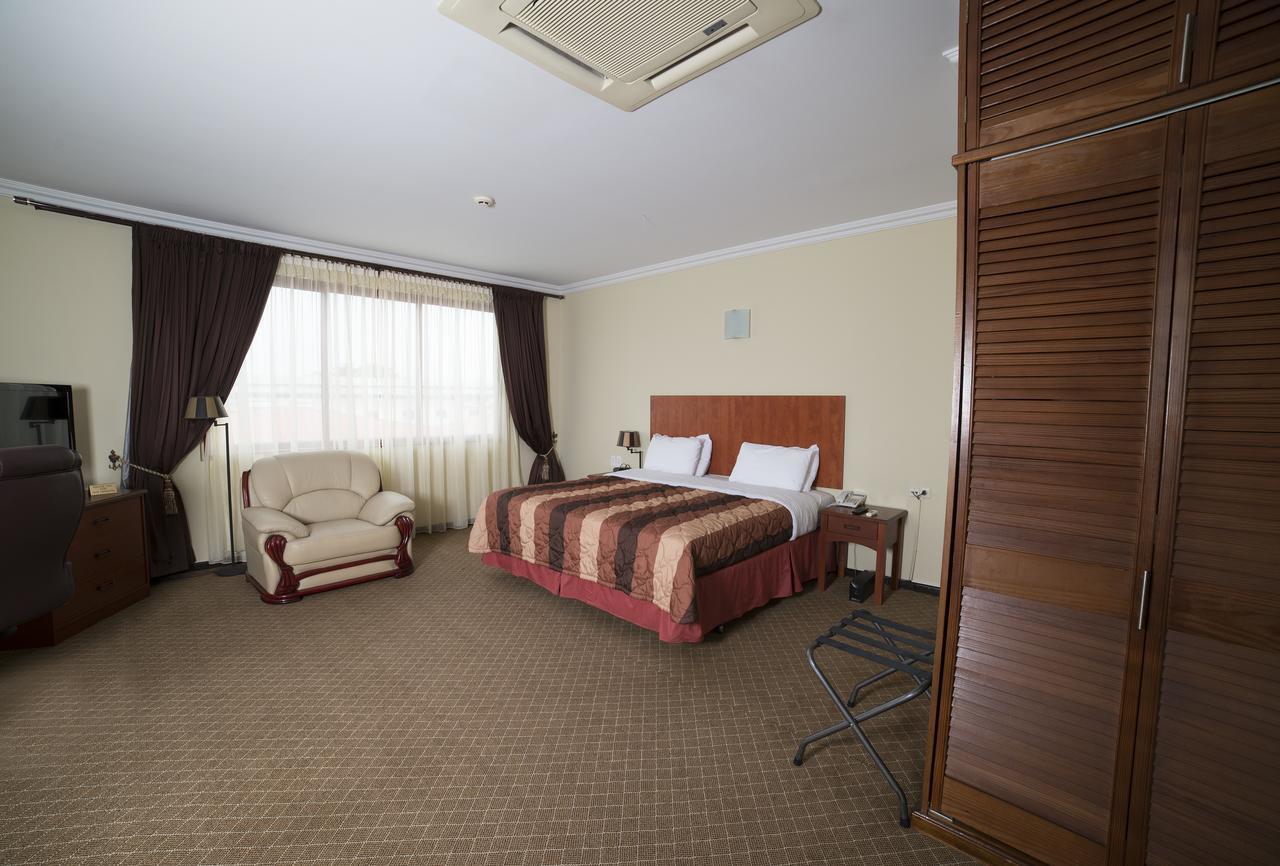 Hotel Elegance Nv ปารามารีโบ ภายนอก รูปภาพ