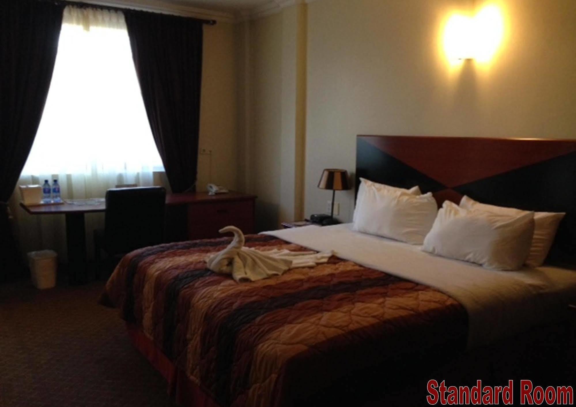 Hotel Elegance Nv ปารามารีโบ ภายนอก รูปภาพ