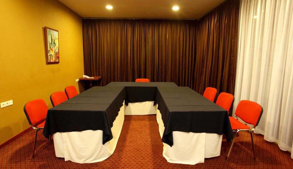 Hotel Elegance Nv ปารามารีโบ ภายนอก รูปภาพ